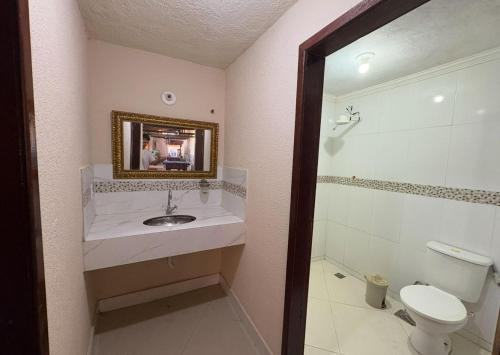 Bilik mandi di Recanto Búzios Arpoador Suítes