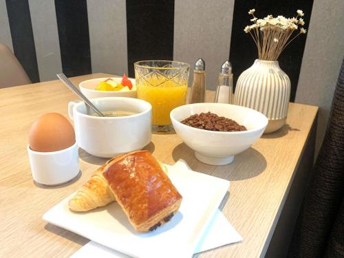 ホテルの敷地内または近くでの食事または食べ物