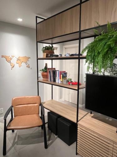 a room with a desk and a chair and a television at 1 Dorm - Alto Padrão - 16 Andar - Home Office in Porto Alegre