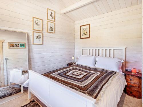 Postel nebo postele na pokoji v ubytování 1 Bed in Weston-Super-Mare 91933