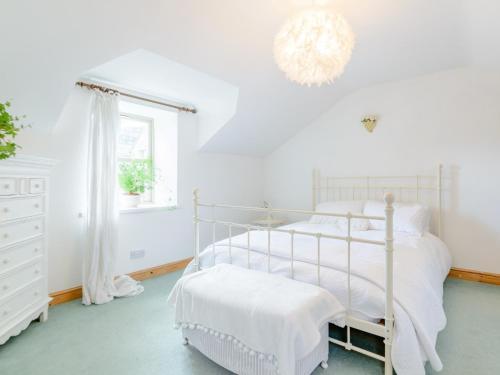 Ένα ή περισσότερα κρεβάτια σε δωμάτιο στο 2 Bed in Alnwick 78643