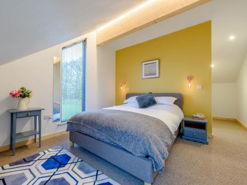 Ένα ή περισσότερα κρεβάτια σε δωμάτιο στο 3 Bed in Bude 80601