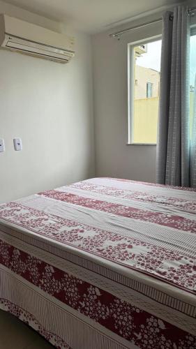 a bed in a bedroom with a window at Casa em Village Barra do Jacuipe in Camaçari