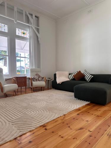 Imagen de la galería de Beach Bungalow Henley - 4 minute walk to the Beach, en Henley Beach South