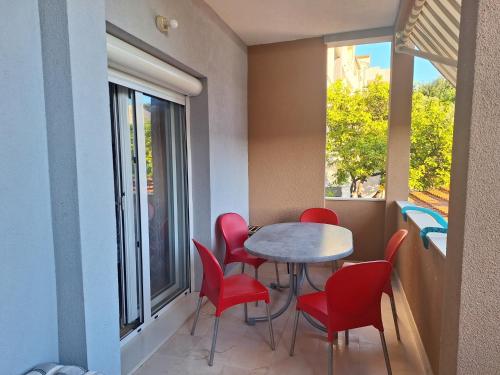 Apartments by the sea Podgora, Makarska - 2615