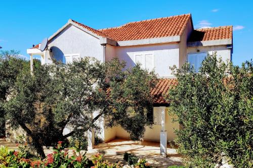 Apartments with swimming pool Mavarstica, Ciovo - 2053