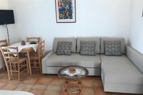 Apartments with swimming pool Mavarstica, Ciovo - 2053