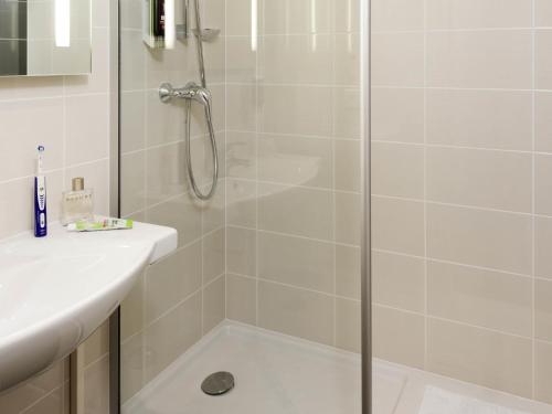 a bathroom with a shower and a sink at ibis Styles Paris Roissy-CDG in Roissy-en-France