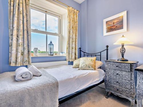 Katil atau katil-katil dalam bilik di 3 Bed in Bamburgh CN022