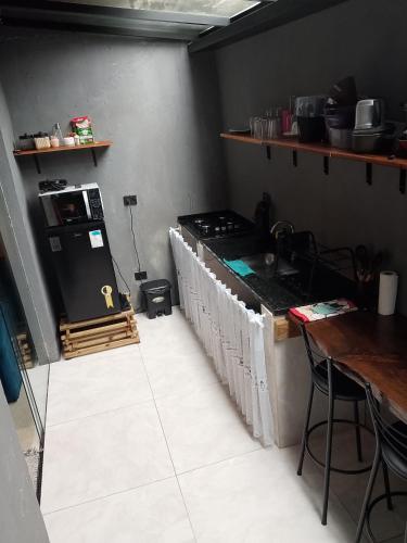 Η κουζίνα ή μικρή κουζίνα στο Apartamento em juquehy