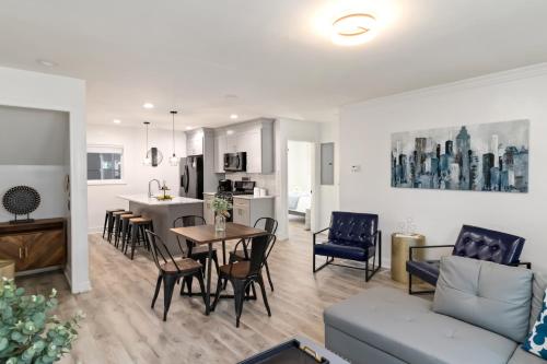a living room and kitchen with a table and chairs at New Home in MidTown- Sleeps 11 For Rent in Atlanta in Atlanta