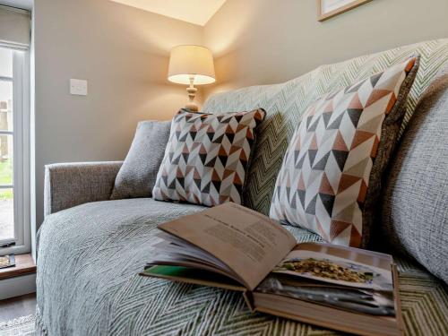 Posezení v ubytování 2 Bed in Barnstaple 5mls N 93024