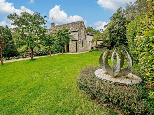 Κήπος έξω από το 6 Bed in Lechlade 93251