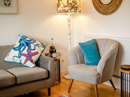 Ruang duduk di 2 Bed in Downderry 89885