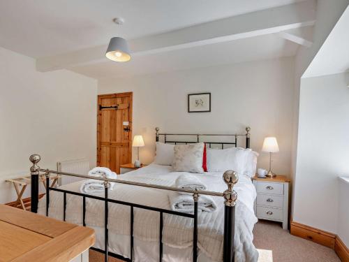 Ένα ή περισσότερα κρεβάτια σε δωμάτιο στο 3 Bed in Muker 75649
