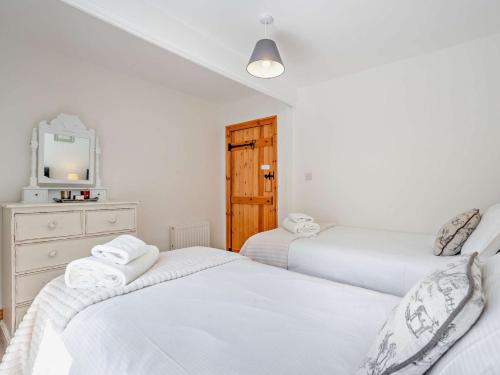 Ένα ή περισσότερα κρεβάτια σε δωμάτιο στο 3 Bed in Muker 75649