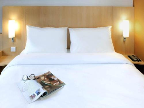 Postel nebo postele na pokoji v ubytování Ibis Milano Centro