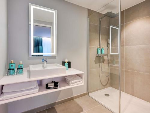 a bathroom with a sink and a shower at Novotel Paris Centre Bercy in Paris