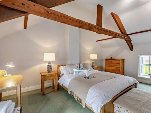 Ένα ή περισσότερα κρεβάτια σε δωμάτιο στο 3 Bed in Embleton 94195