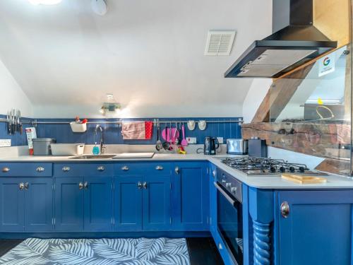 Η κουζίνα ή μικρή κουζίνα στο 2 Bed in Bewdley CC090