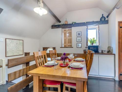 Η κουζίνα ή μικρή κουζίνα στο 2 Bed in Bewdley CC090