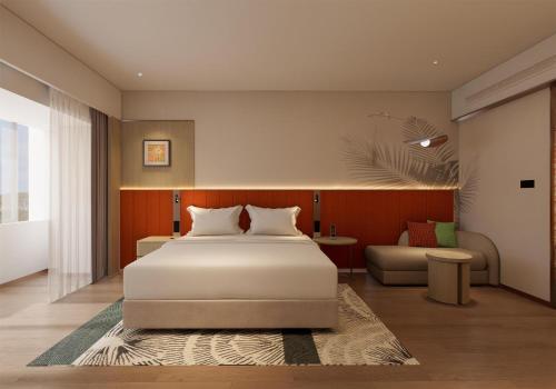 a bedroom with a large bed and a couch at Hilton Garden Inn Shenzhen Pingshan Chaoshang Plaza in Shenzhen