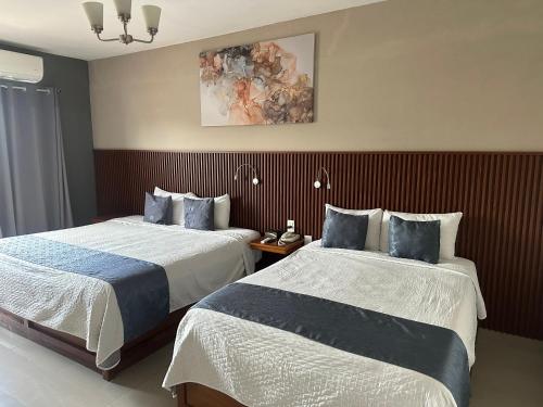 a hotel room with two beds in a room at Hotel Pastora in Córdoba