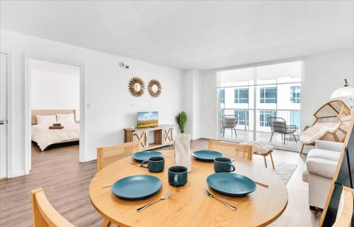 Postel nebo postele na pokoji v ubytování City & Bay View Suite - Brickell, Miami by Monthier