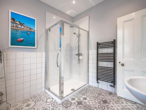 Ένα μπάνιο στο 3 bed in Aberdovey DY053
