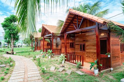Taman di luar Homestay 25 tháng 12 Tàpao - Đồng Kho - Tánh Linh
