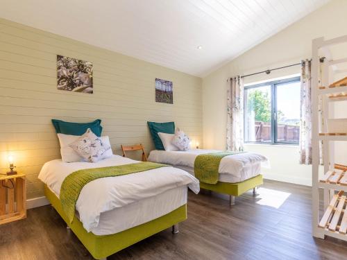Postel nebo postele na pokoji v ubytování 3 Bed in Penzance 1.5 mls 76685