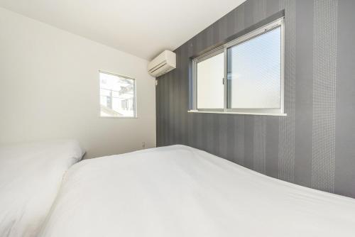 9-min walk to Ikebukuro Station, 1-min walk to Kanamecho Station Max 8 guests 70 sqm Free parking Direct access to Shinjuku, Shibuya, Ueno