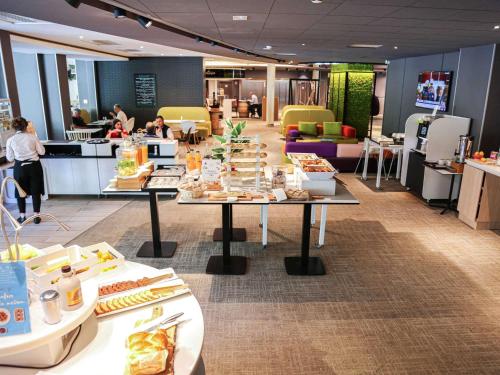 Comida en o cerca de este hotel