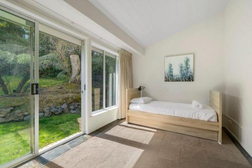 Ένα ή περισσότερα κρεβάτια σε δωμάτιο στο Oak and Cedar