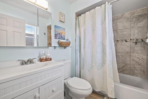 a bathroom with a toilet and a sink and a shower at Whole cozy house for group of 4 in Cape Coral