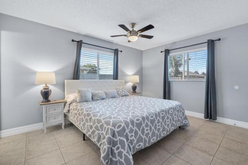 a bedroom with a bed and a ceiling fan at Whole cozy house for group of 4 in Cape Coral
