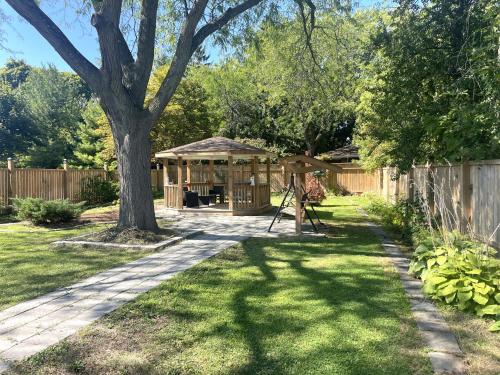 a backyard with a gazebo and a tree at Cozy Home in Niagara-on-the-Lake in Niagara on the Lake
