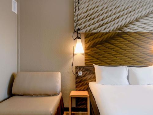 Postel nebo postele na pokoji v ubytování ibis Mainz City