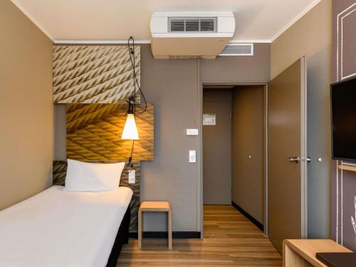 Postel nebo postele na pokoji v ubytování ibis Mainz City