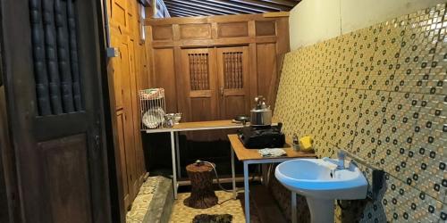Φωτογραφία από το άλμπουμ του Ndalem Pengkok Homestay 