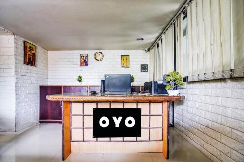 an office counter with an ovy sign on it at HOTEL O REGAL INN in Dhantoli