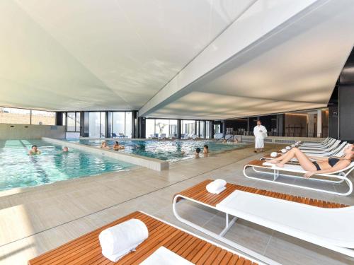 Der Swimmingpool an oder in der Nähe von ibis styles La Rochelle Thalasso Chatelaillon