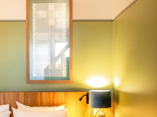 Postel nebo postele na pokoji v ubytování Ibis Styles St Etienne - Gare Chateaucreux
