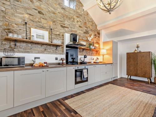 Dapur atau dapur kecil di 2 Bed in Buxton 94059