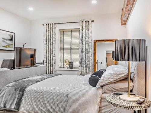 Katil atau katil-katil dalam bilik di 2 Bed in Buxton 94059