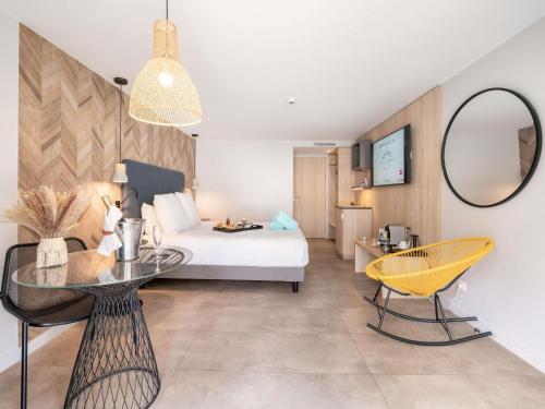 Postel nebo postele na pokoji v ubytování Mercure Antibes Sophia Antipolis