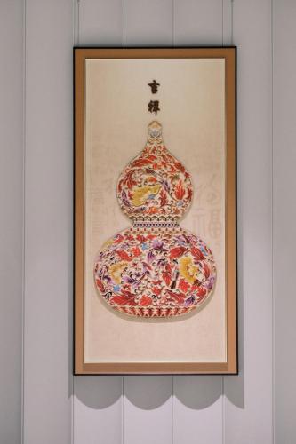 a picture of a painting of a vase at 青岛若七酒店 Luxseven Hotel in Qingdao