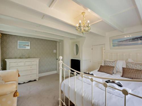 TV a/nebo společenská místnost v ubytování 2 Bed in Sandsend G0160