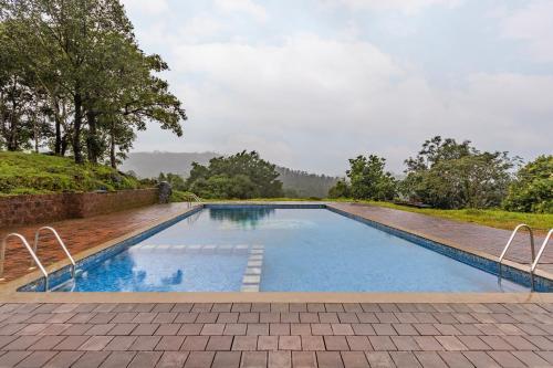 Kolam renang di atau dekat dengan Sterling Kadumane Hills Sakleshpur