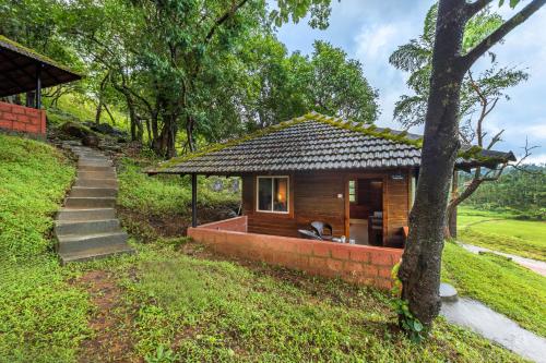 Taman di luar Sterling Kadumane Hills Sakleshpur